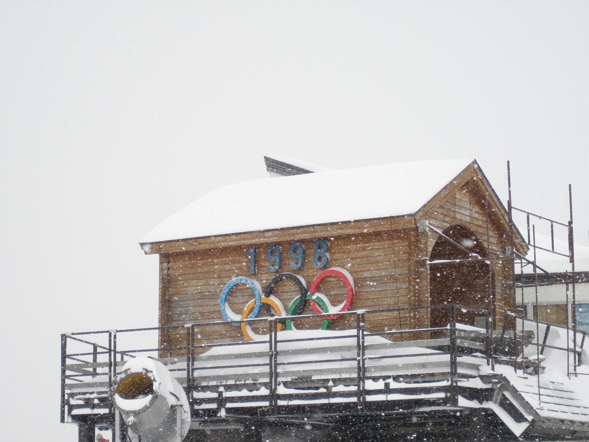 Alpine Wind Bed & Breakfast Hakuba Exterior photo
